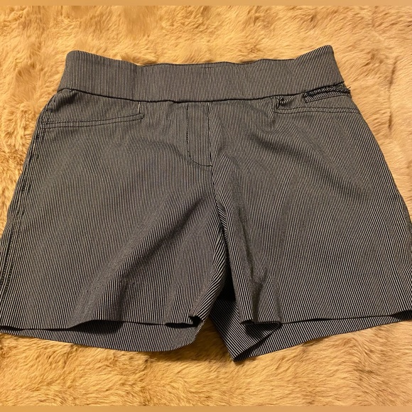 Anne Klein Pinstripe Shorts size 2 - Picture 1 of 4